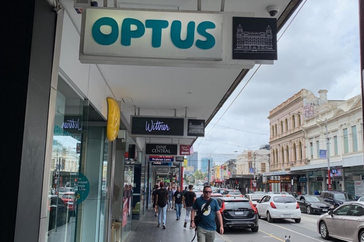 Chapel St